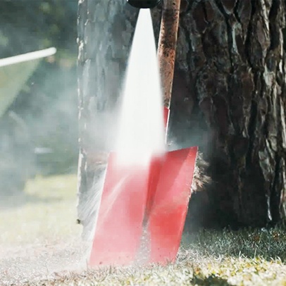 Cleaning a spade Cleaning a spade