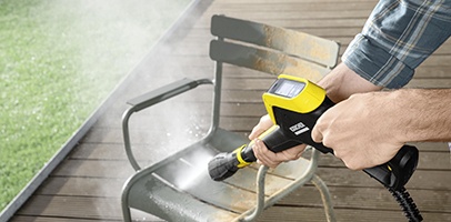 Tuinmeubelen afspuiten Tuinmeubelen afspuiten
