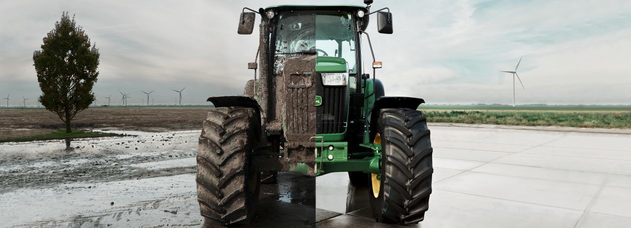 Clean a tractor quickly and easily with the line of Karcher pressure washers