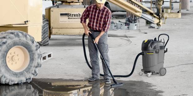 Karcher wet / dry vac cleaning up messes with ease