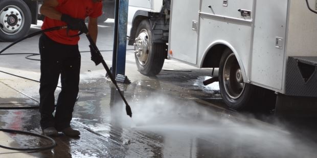 Pressure washing service shop