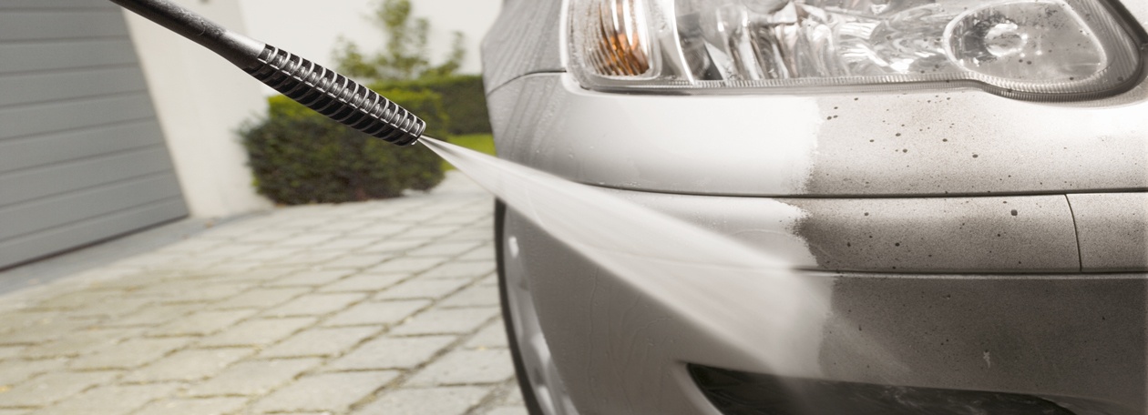 Car washing with a high pressure cleaner Car washing with a high pressure cleaner