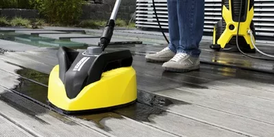 Cleaning terraces with Kärcher T-Racer