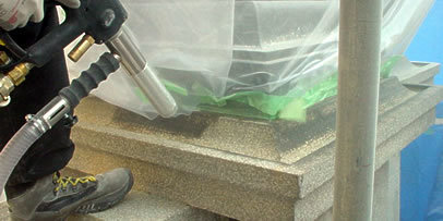 img_nihonbashi_repo1105-01_406x203 パウダー洗浄の様子