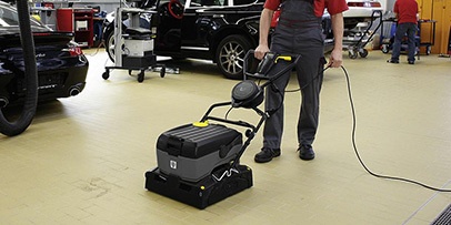 ケルヒャー　床洗浄機　ピット　オイル