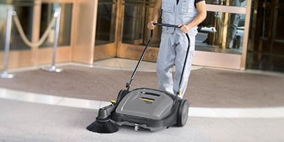 ケルヒャー　スイーパー　エントランス　駐車場