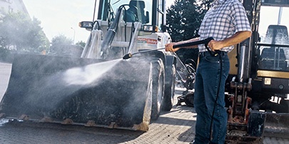 ケルヒャー　高圧洗浄機　エンジン　車両