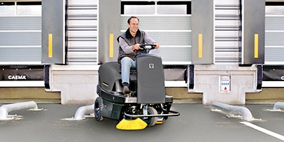 ケルヒャー　スイーパー　搭乗式　敷地内