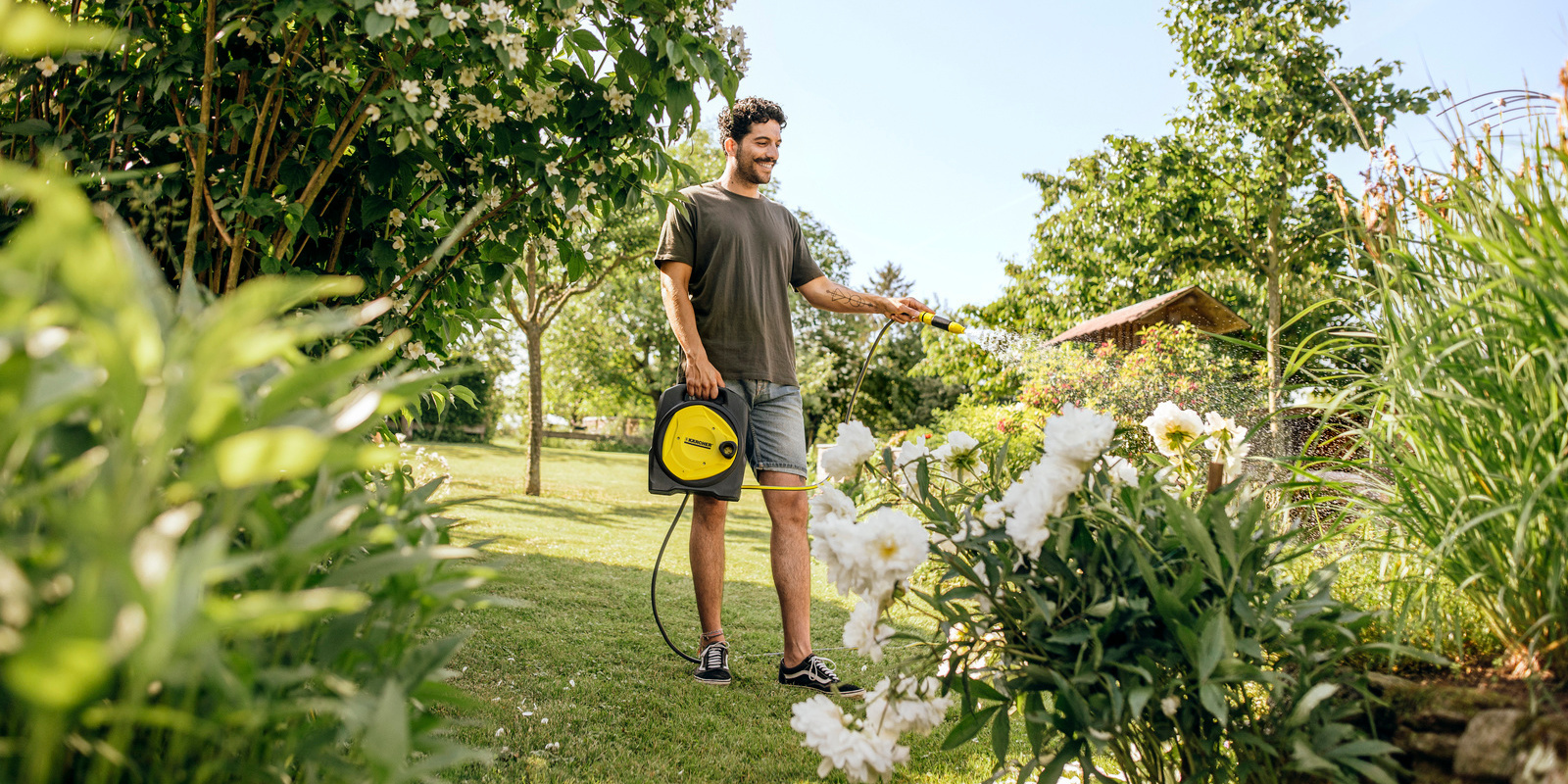 Mowing the lawn with Kärcher tips