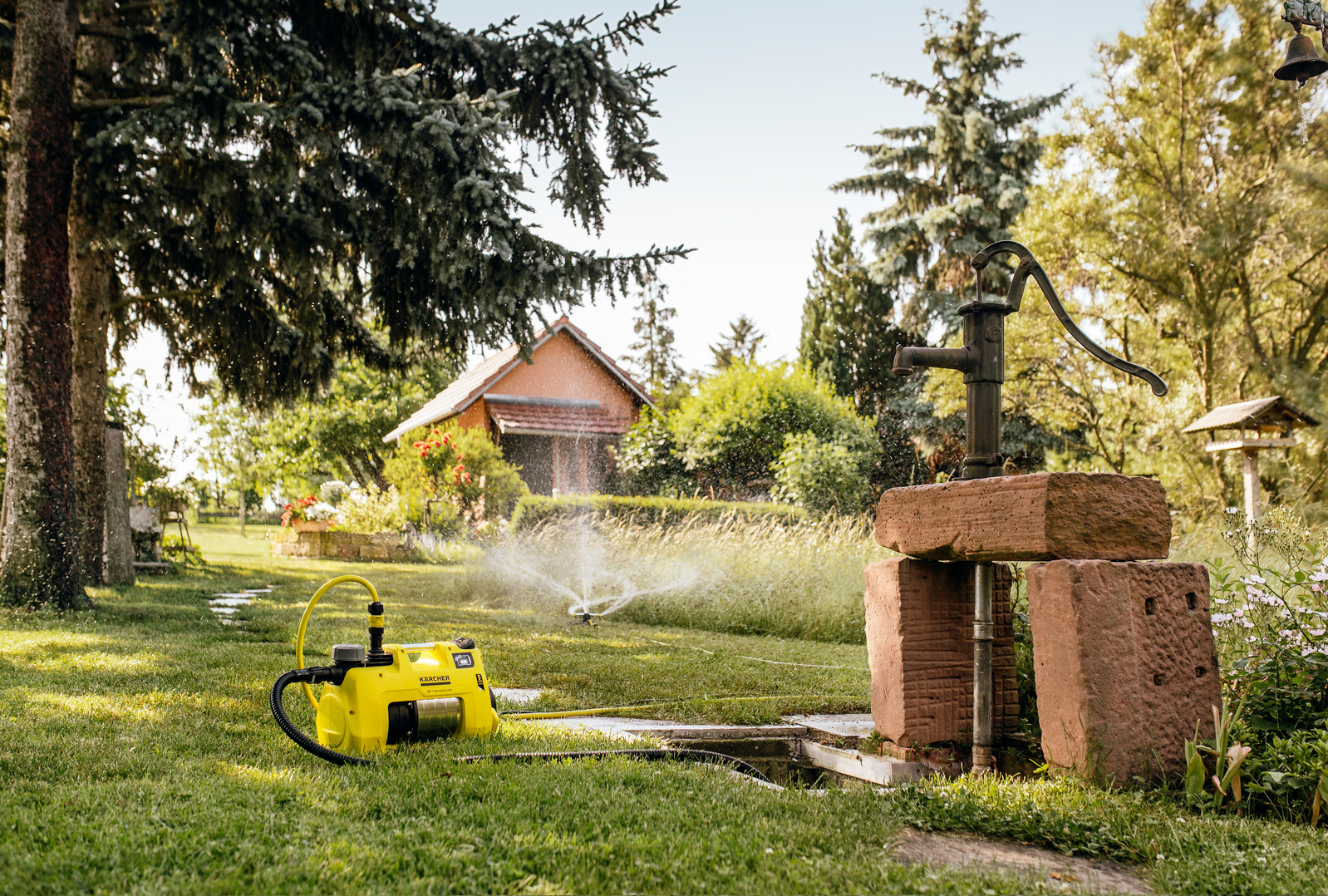 Bewässerung aus einem Brunnen Bewässerung aus einem Brunnen mit druckerzeugenden Kärcher-Pumpen