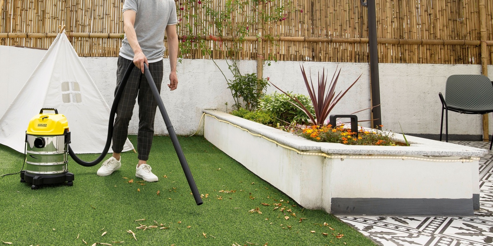 Mowing the lawn with Kärcher tips