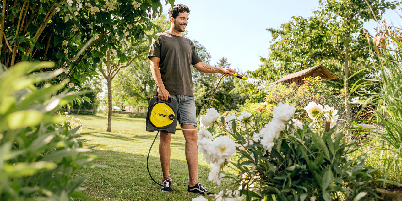Cutting a tree with Kärcher tips