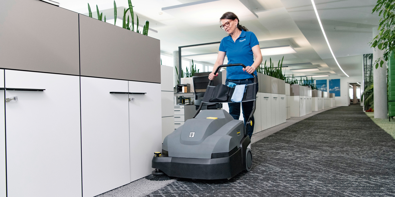 Akku-Teppichkehrsaugmaschinen