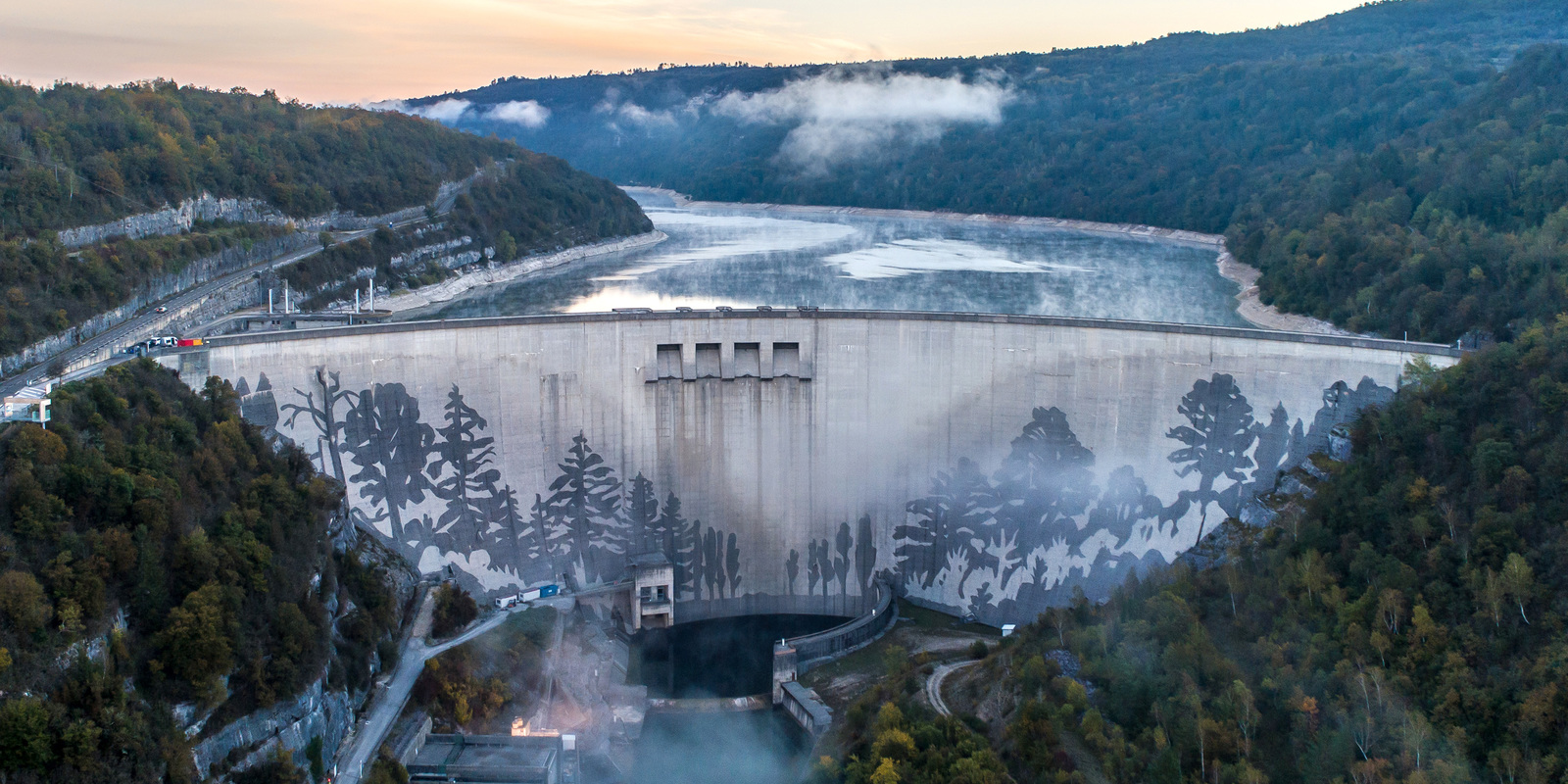 Reverse Graffiti – Vouglans, France