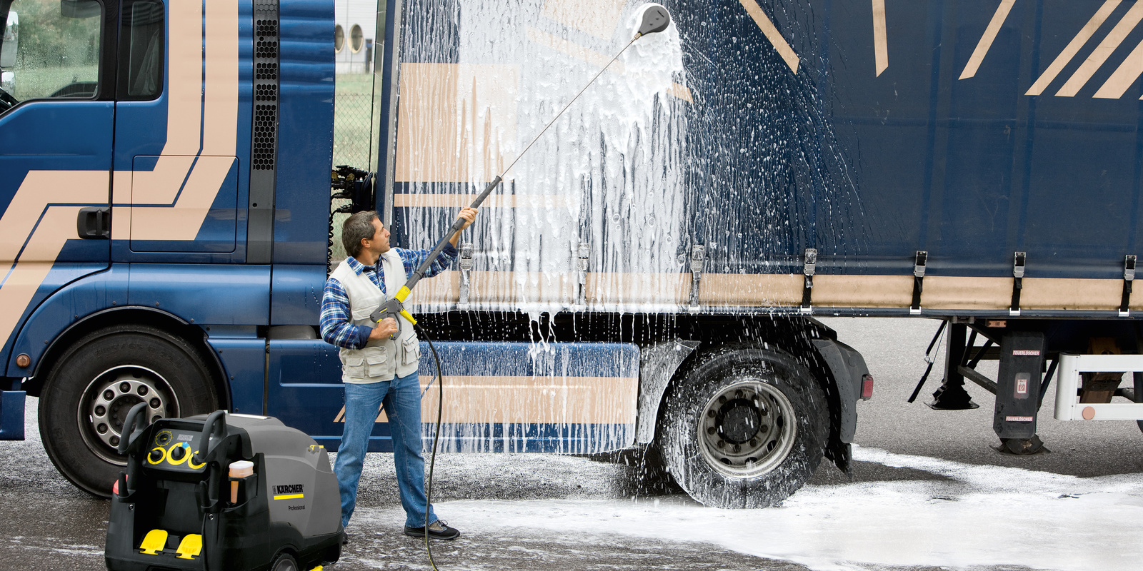 Hot water pressure cleaner for trucks Hot water pressure cleaner for trucks