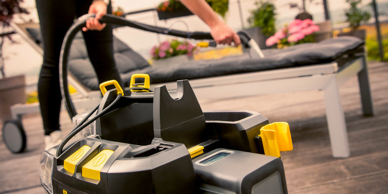 A sun lounger is cleaned with the Puzzi 9/1 Bp A sun lounger is cleaned with the Puzzi 9/1 Bp