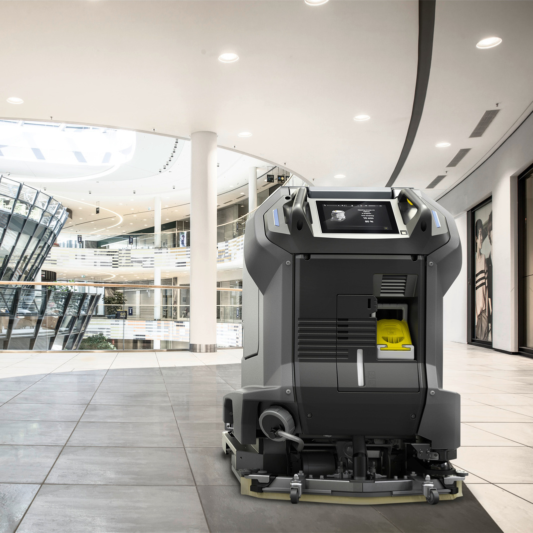 Wydajne czyszczenie posadzki o dużej powierzchni w centrum handlowym za pomocą autonomicznego robota czyszczącego Kärcher KIRA B 50
