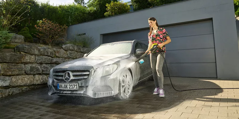 Συμβουλή Kärcher: Εφαρμόστε καθαριστικό στο αυτοκίνητο