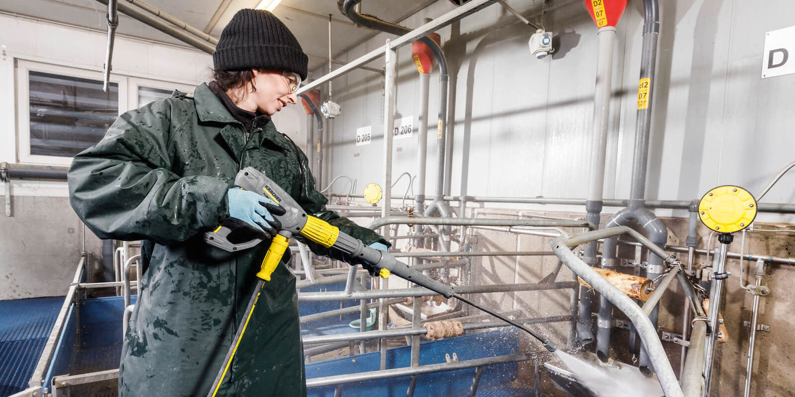 Dezynfekcja i mycie chlewni i kurników: profesjonalne rozwiązania