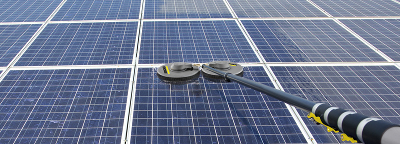 Mytí solárních panelů