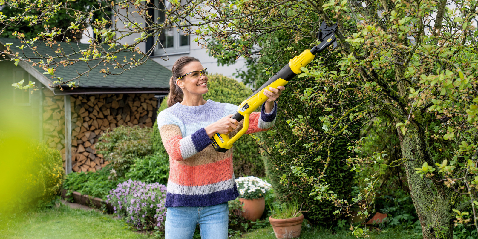 Обрізання дерев