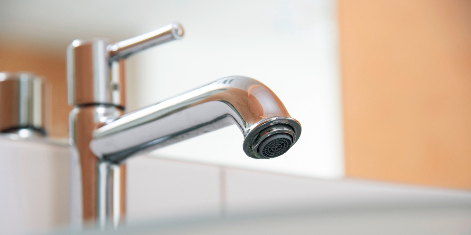 Détartrage du robinet avec les conseils Kärcher