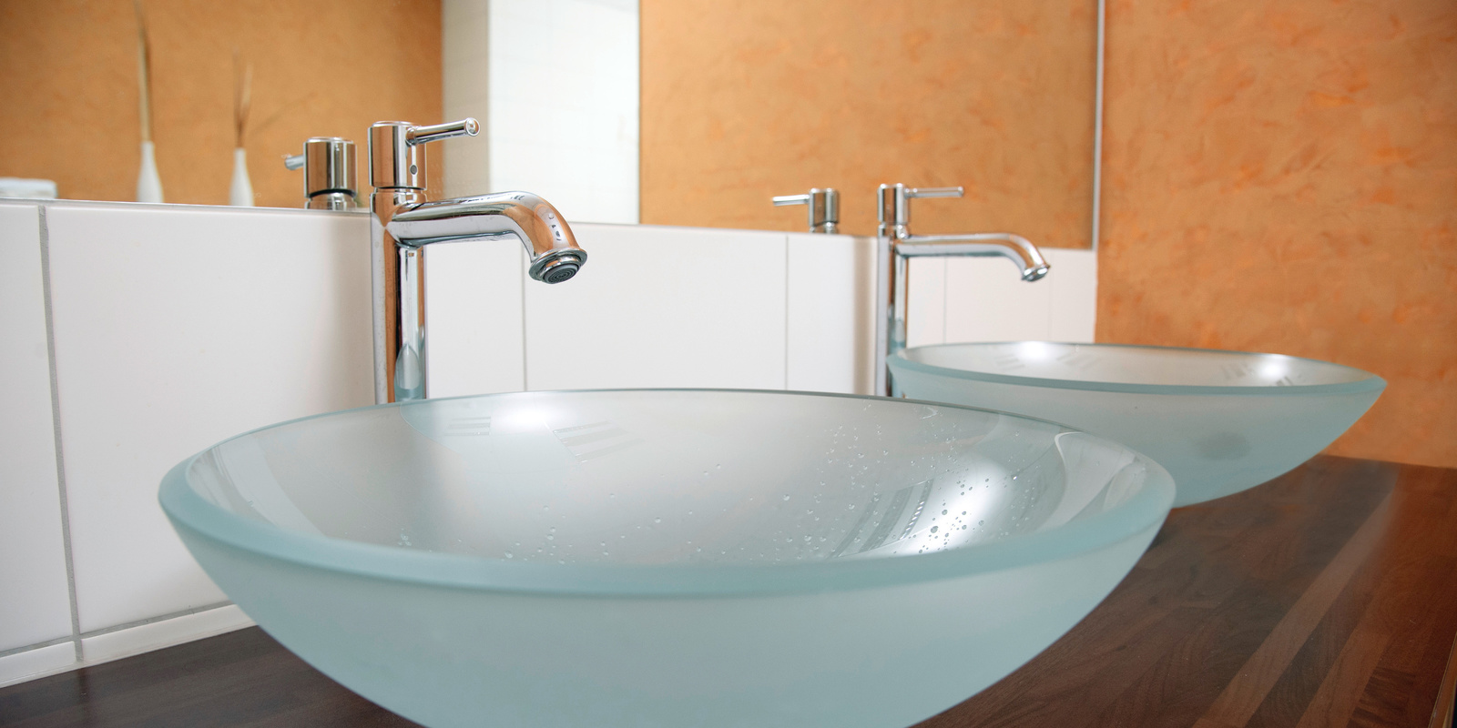 Nettoyage du lavabo et du robinet avec les conseils Kärcher