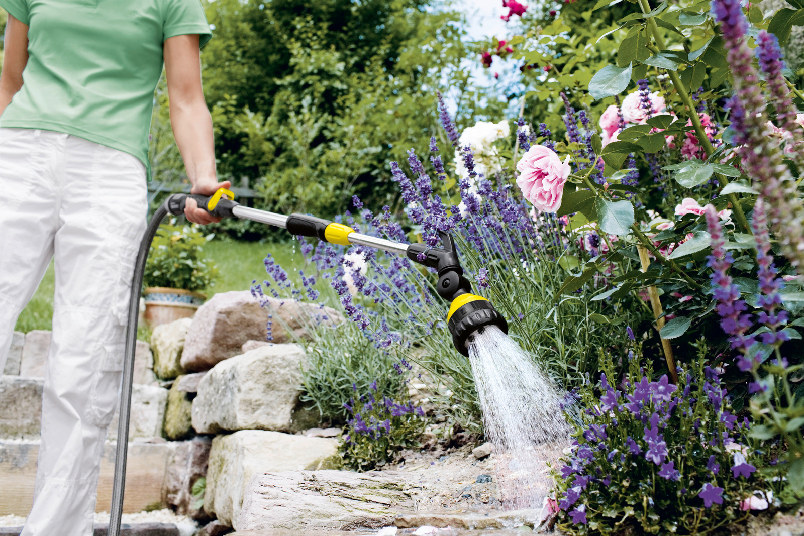  Đầu súng có thể xoay 180°, thân súng có thể nối dài 70-105 cm