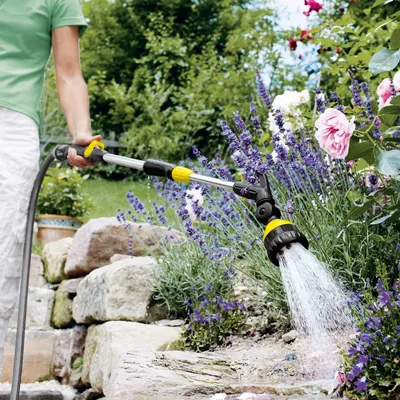 Đầu súng có thể xoay 180°, thân súng có thể nối dài 70-105 cm Đầu súng có thể xoay 180°, thân súng có thể nối dài 70-105 cm