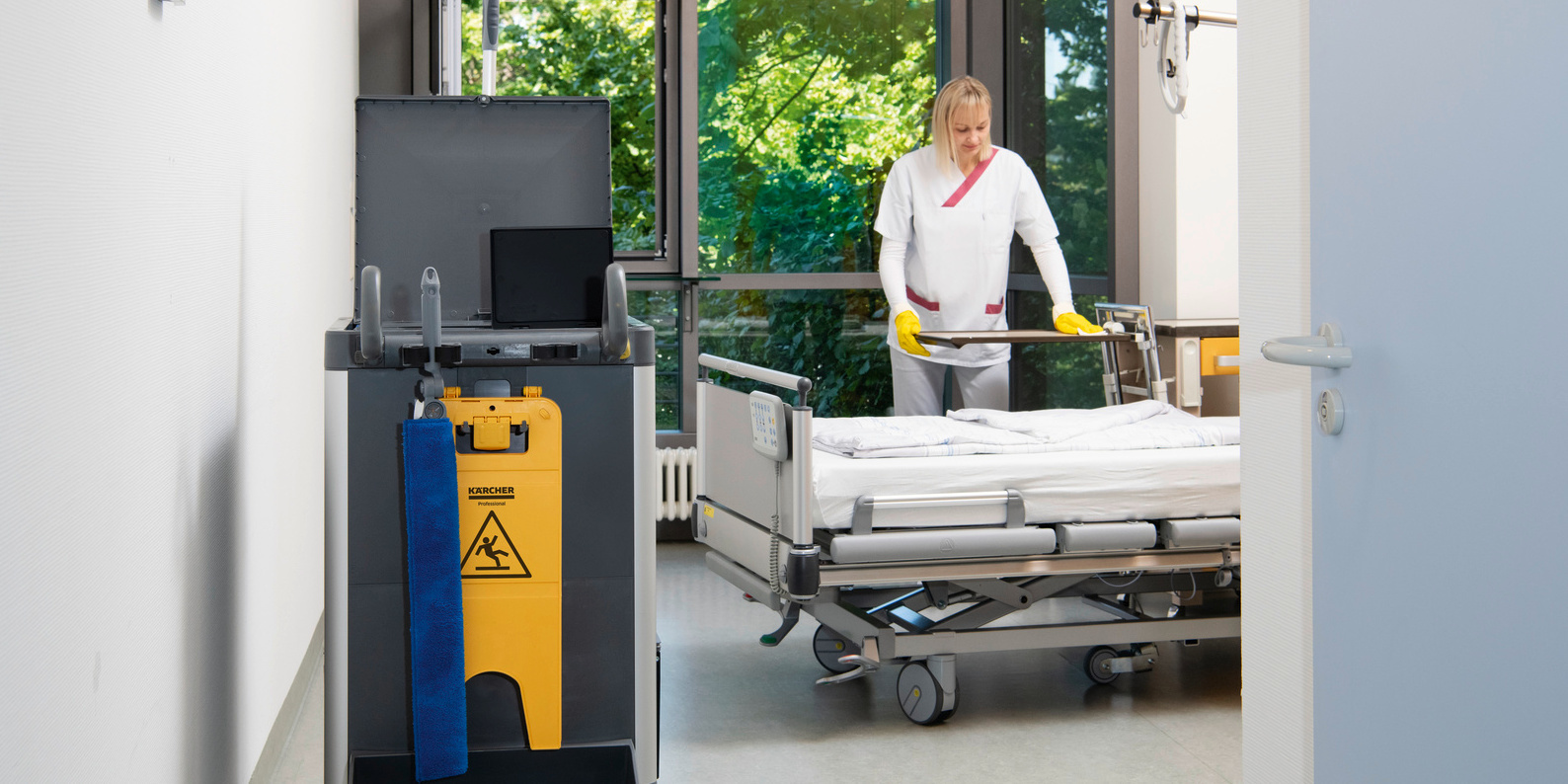 Kärcher FlexoMate Reinigungswagen im Gesundheitswesen