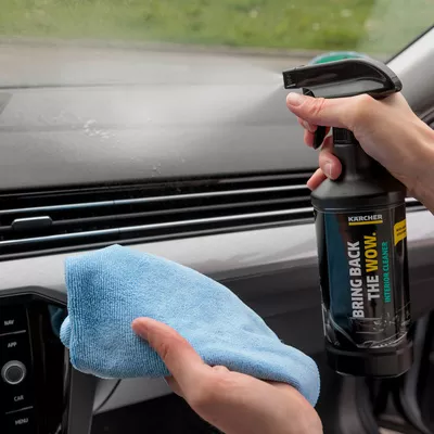 Wie reinige ich das Armaturenbrett im Auto? – Kult Premium Fahrzeugpflege