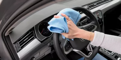 Entretien de ma voiture : 3 conseils pour nettoyer un volant en cuir