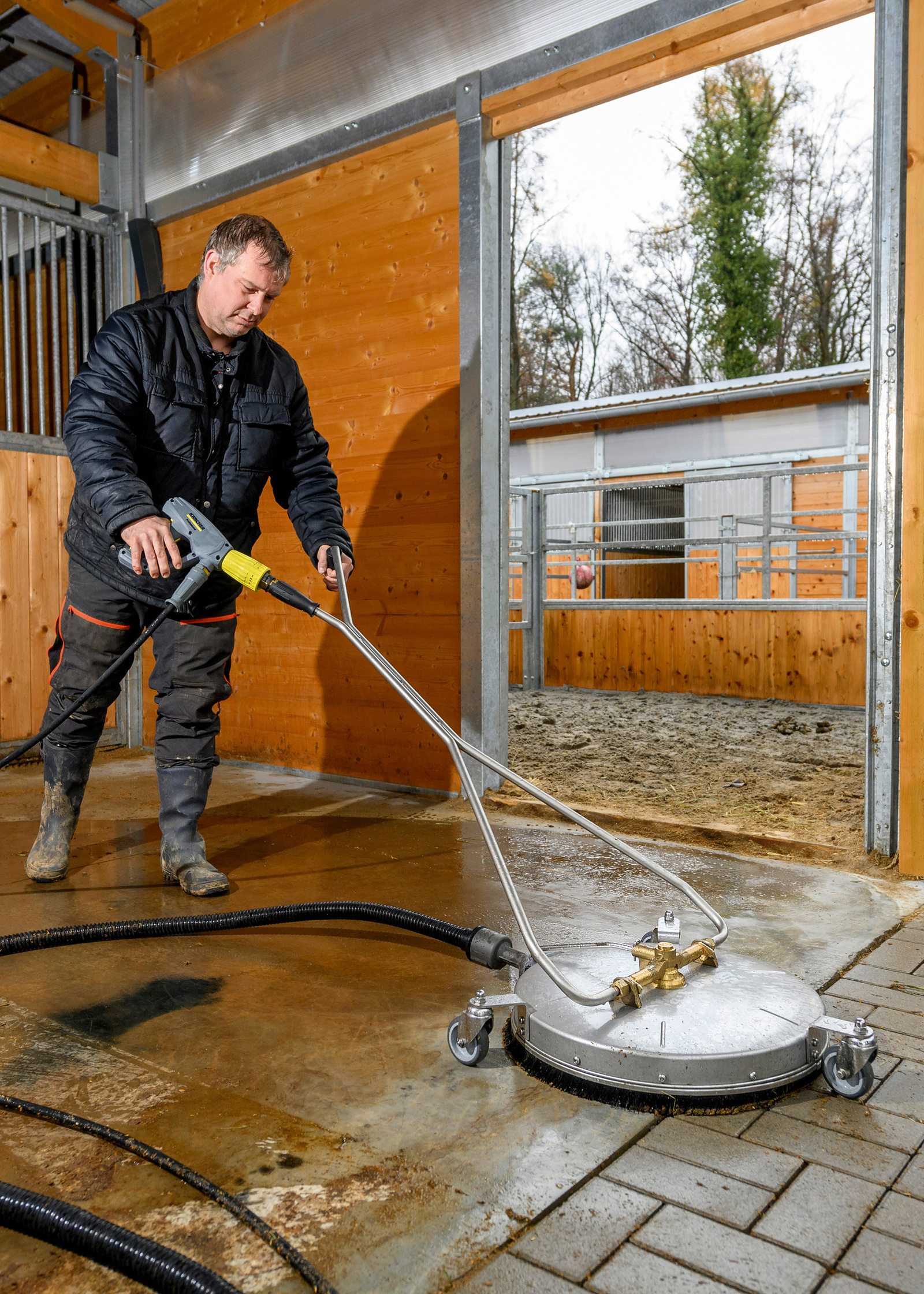 Pulizia efficiente delle stalle per cavalli