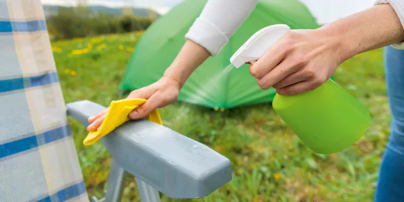 Cleaning a camping chair with Kärcher detergent and a sponge