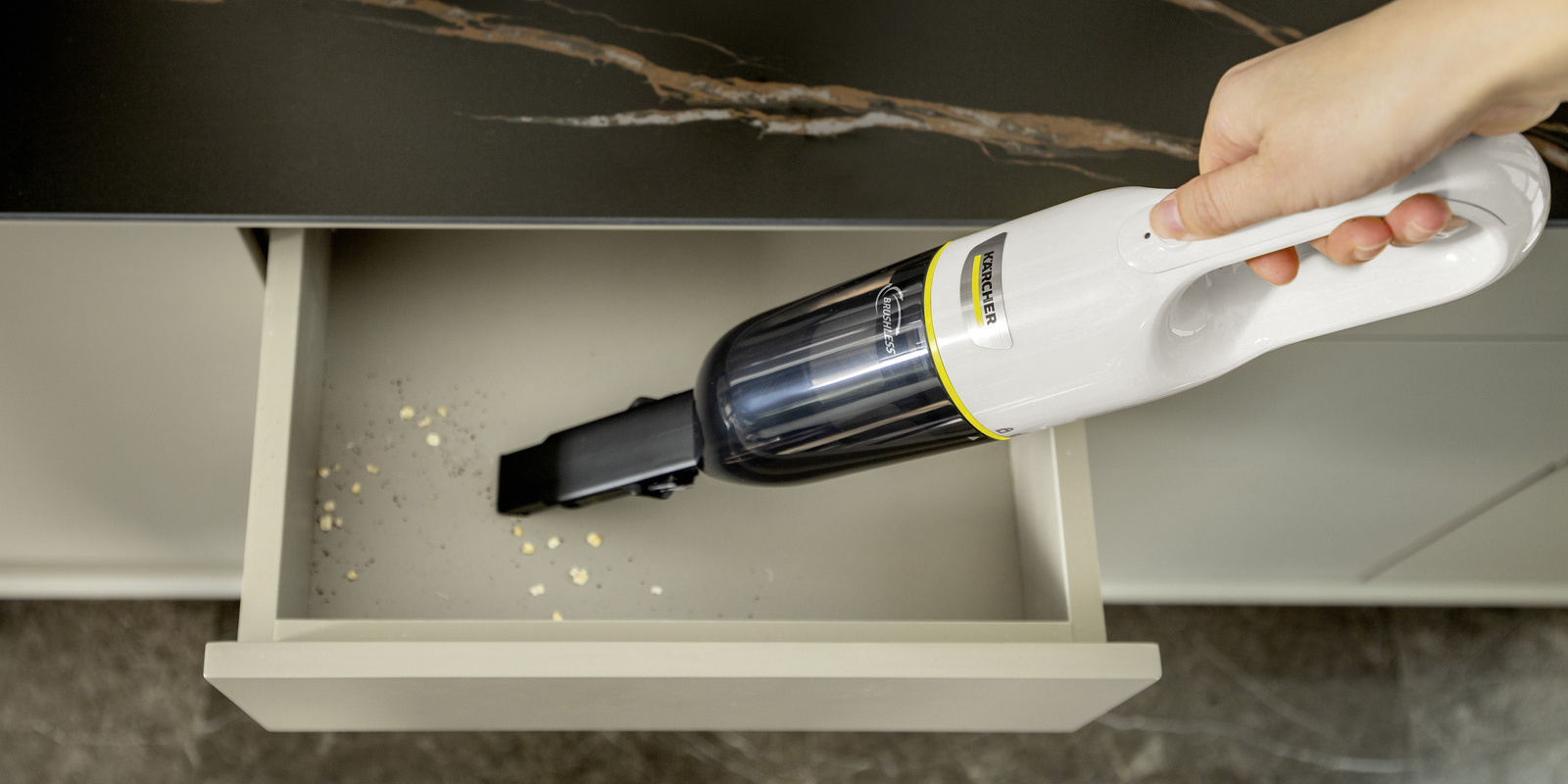 Sử dụng pin sạc tiện lợi, gọn nhẹ dễ dàng cất giữ