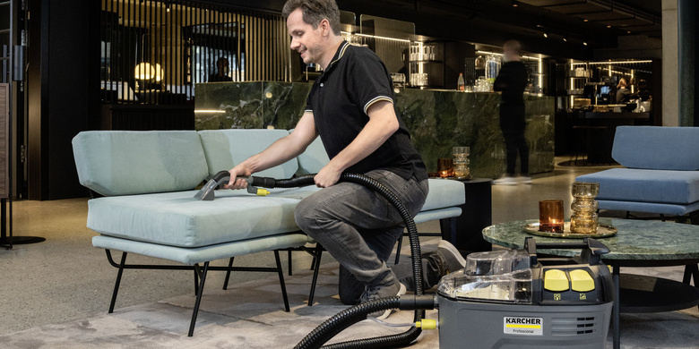Nettoyage de chaises et de meubles capitonnés avec Kärcher Puzzi 9/1 Bp Nettoyage de chaises et de meubles capitonnés avec Kärcher Puzzi 9/1 Bp