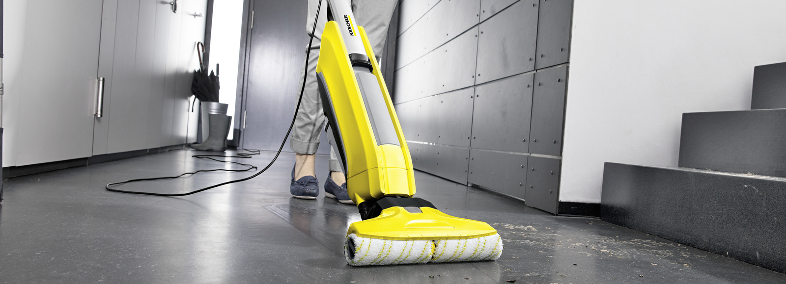 Limpieza de las baldosas con fregadoras de suelos de Kärcher