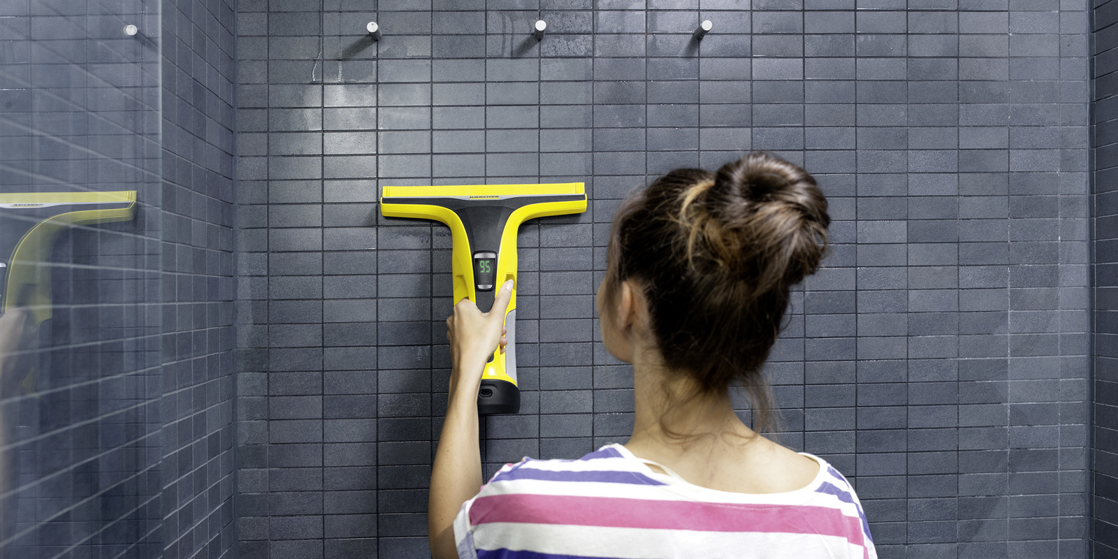 Cleaning shower cabins Cleaning shower cabins