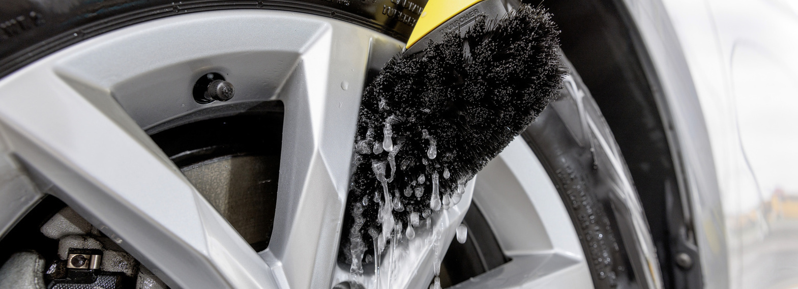 Brosse de lavage pour jantes pour un nettoyage en profondeur Brosse de lavage pour jantes Kärcher pour nettoyer les jantes en profondeur