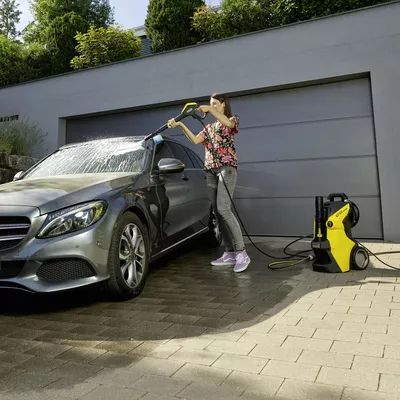 Nettoyer la carrosserie : conseils pour bien laver sa voiture (nettoyage et  entretien)