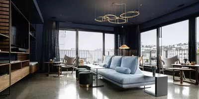 Cleaning a hotel with a Kärcher cordless dry vacuum cleaner