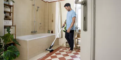 Floor cleaner self-cleaning function