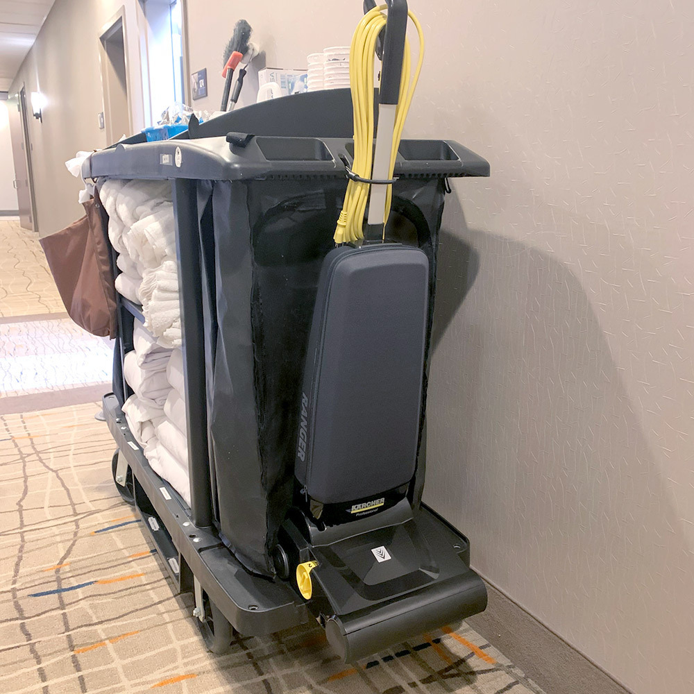 Towing a Kärcher Ranger upright vacuum on a cleaning cart Kärcher Ranger upright vacuum sits on a cleaning cart