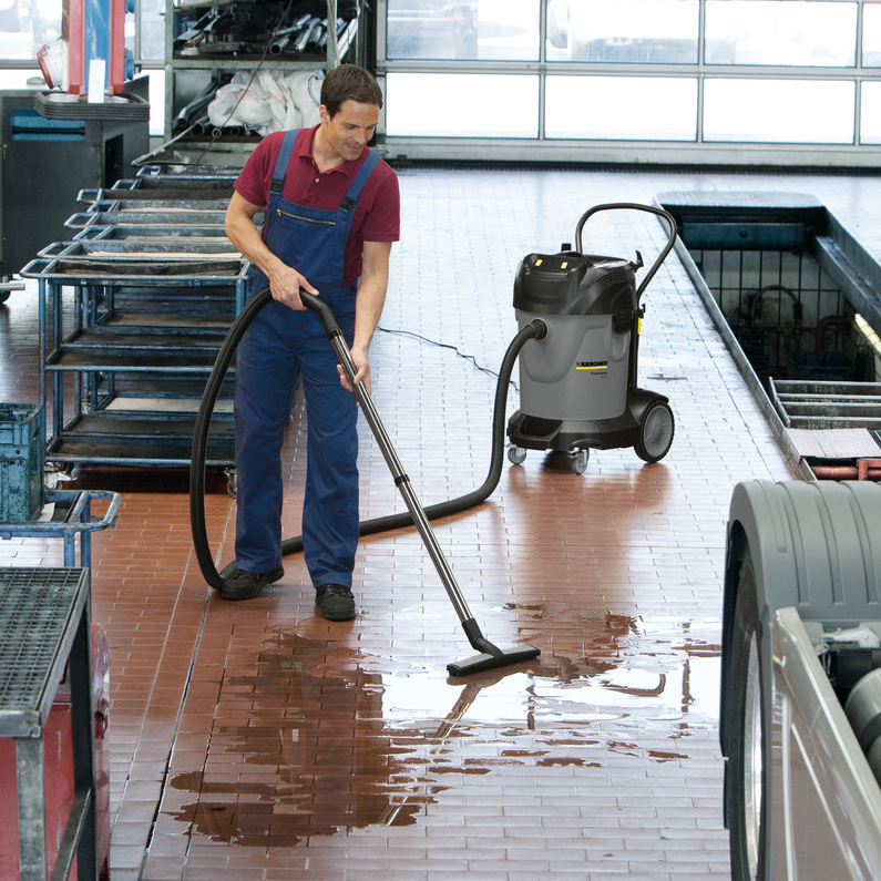 Vysávání velkého množství tekutin a nečistot