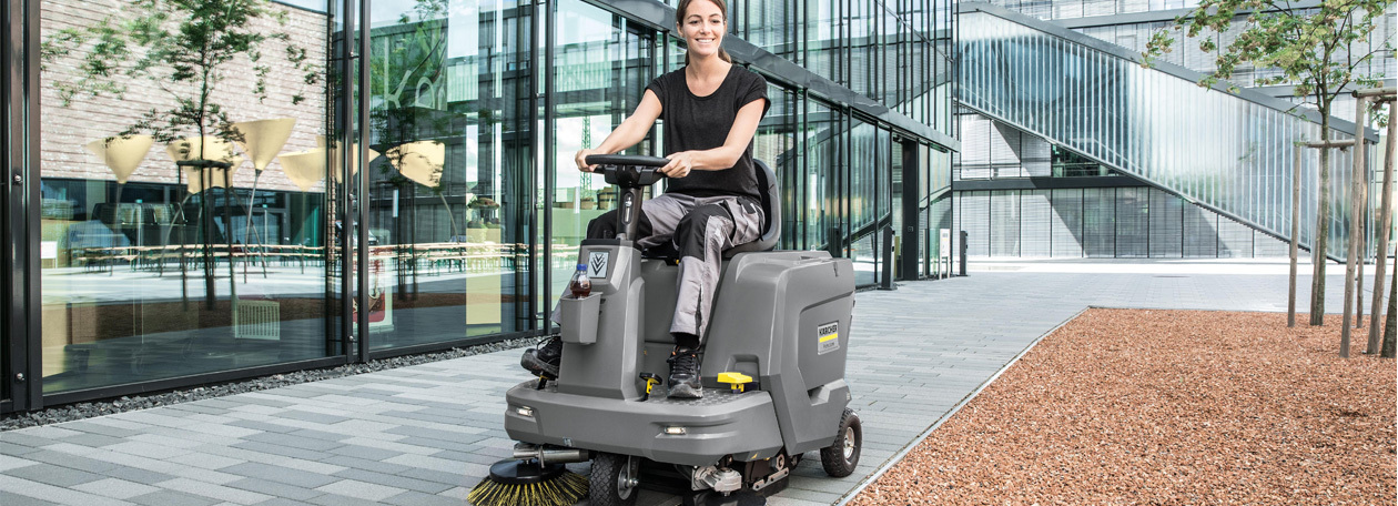 Xe quét ngồi lái công nghiệp Karcher Xe quét ngồi lái Karcher dùng cho khách sạn