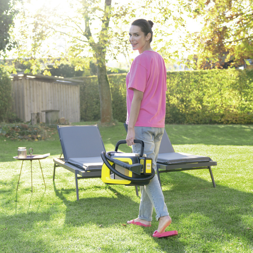 Flexibility thanks to the cordless spray extraction cleaner 由于灵活性无绳喷雾提取清洁