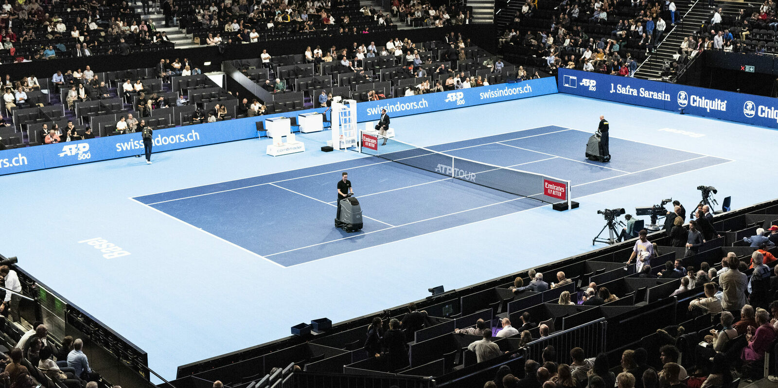  A dazzling display on Center Court - Fast game, speedy cleaning
