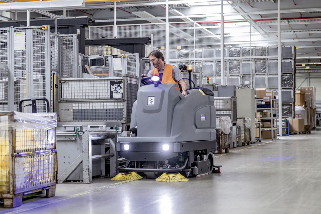 B 260 R I RIDE-ON SCRUBBER DRYER