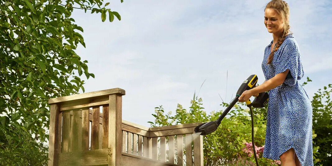 Làm sạch nội thất sân vườn