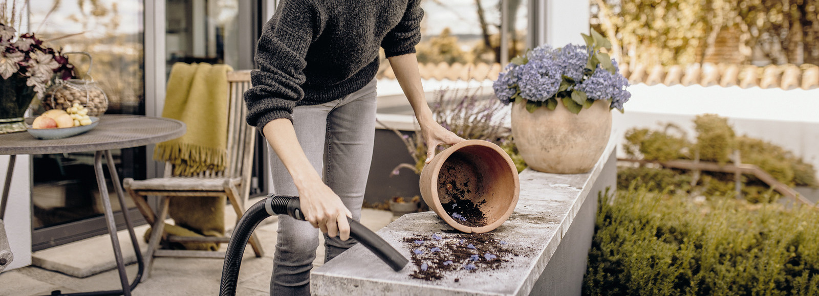 Máy hút bụi là một món đồ gia dụng quen thuộc của mọi gia đình